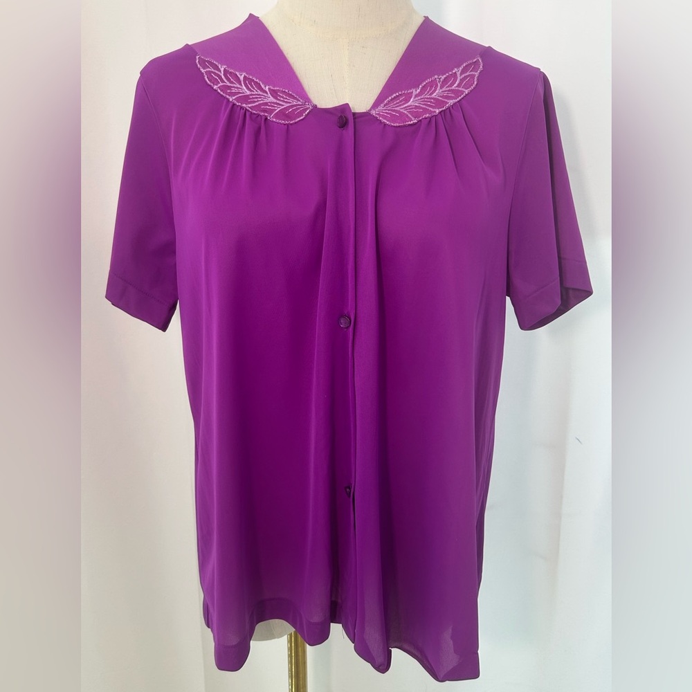 VTG VASSARETTE Embroidered Satin Button-Up Blouse